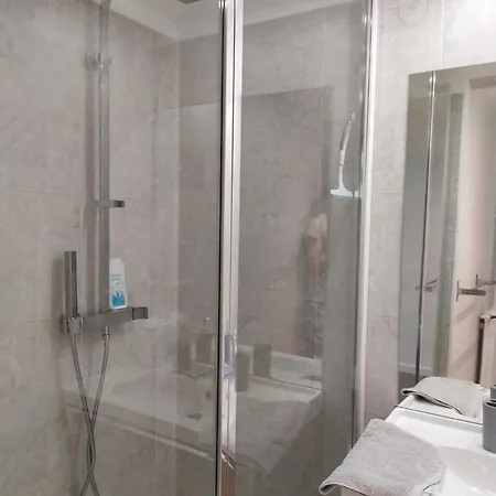 Studio Avec Coin Nuit/hyper Centre Appartement Antibes